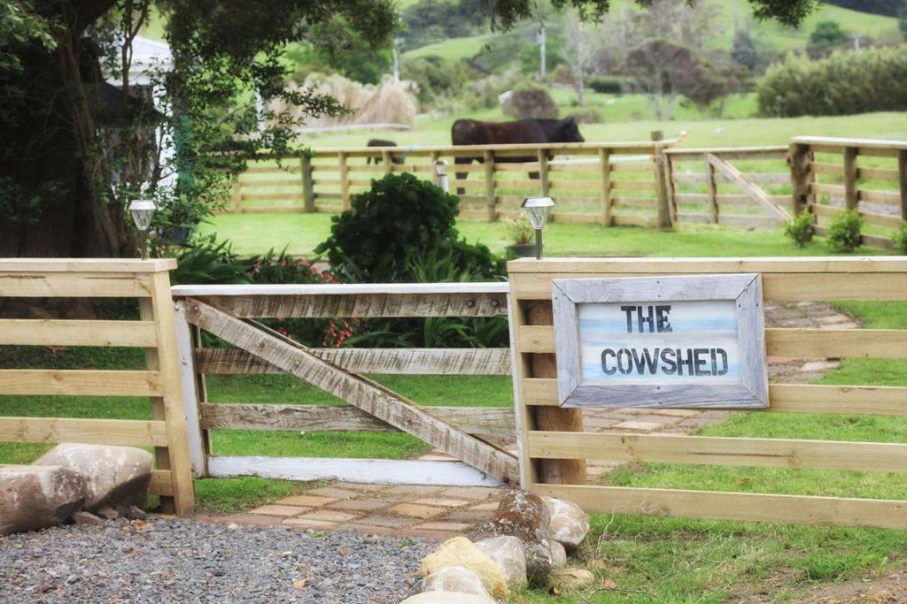 Hotel The Cowshed Whitianga Exterior foto